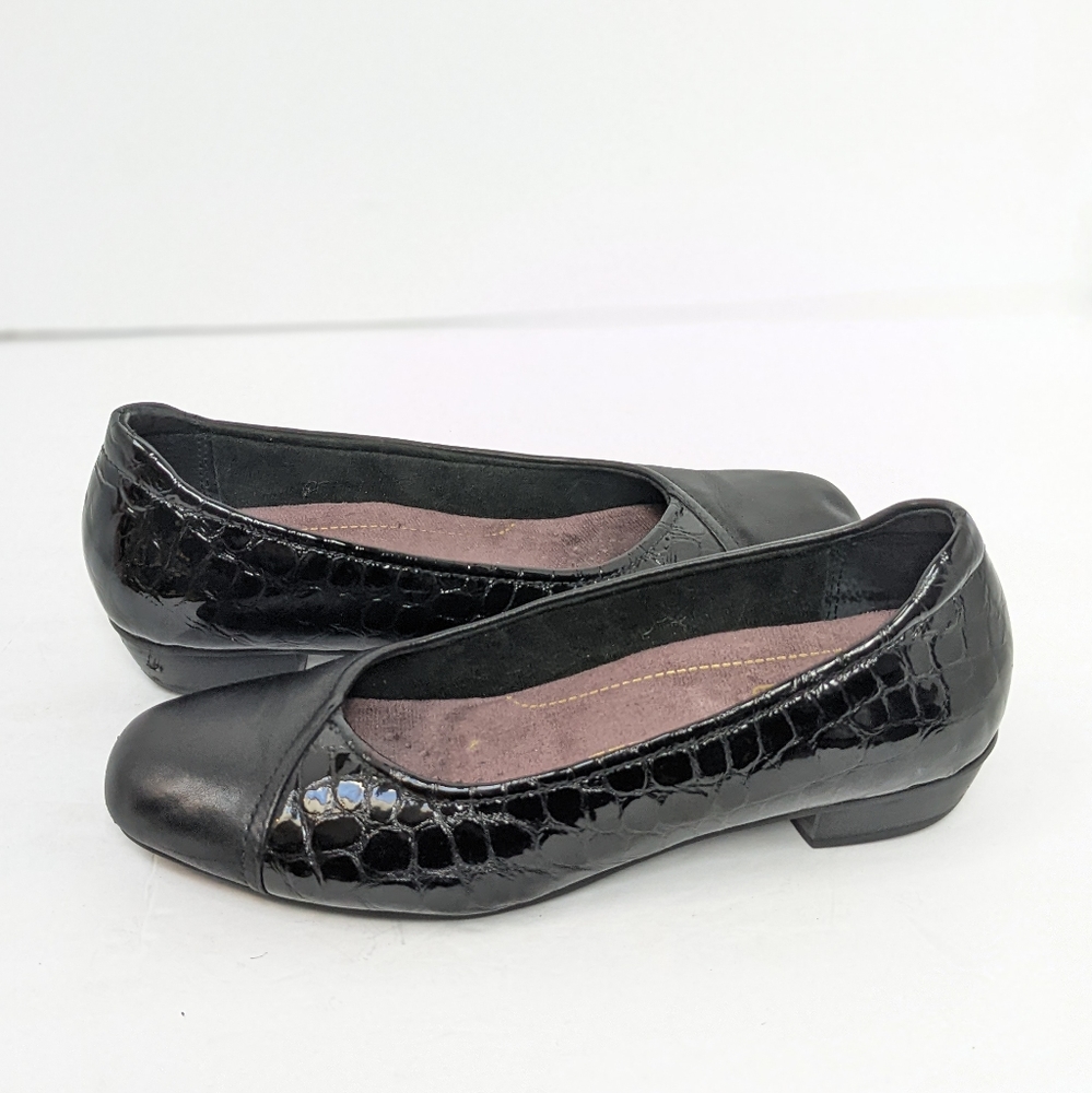 Clarks leather flats